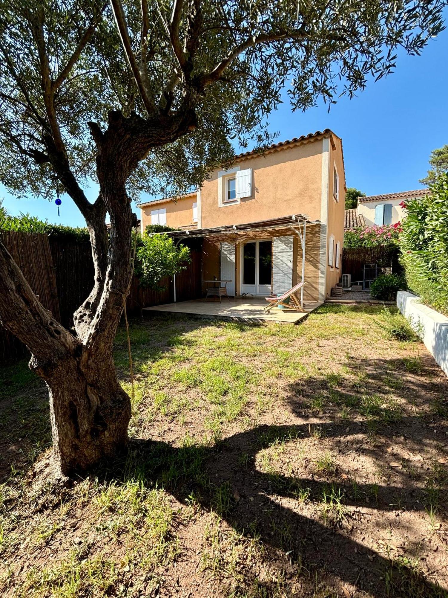 Bastidon Paisible Dans Residence Avec Piscine Frejus Luaran gambar
