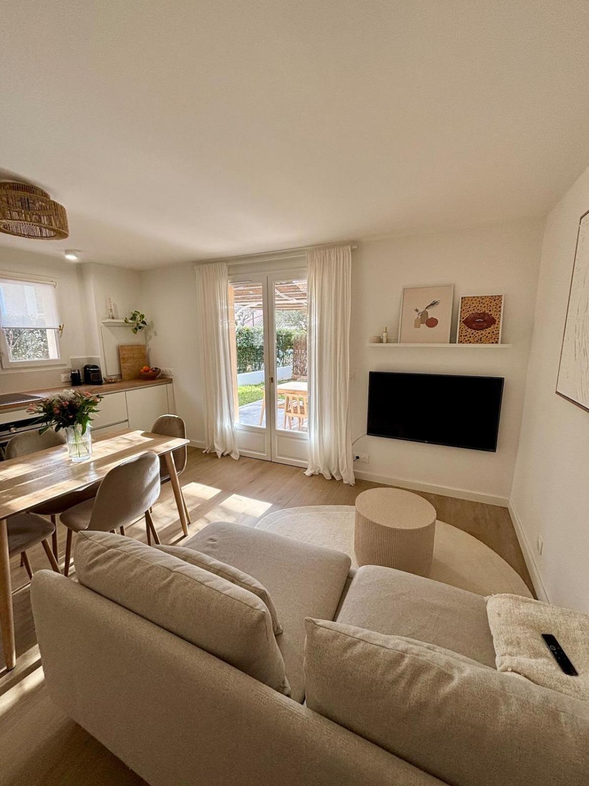 Bastidon Paisible Dans Residence Avec Piscine Frejus Luaran gambar